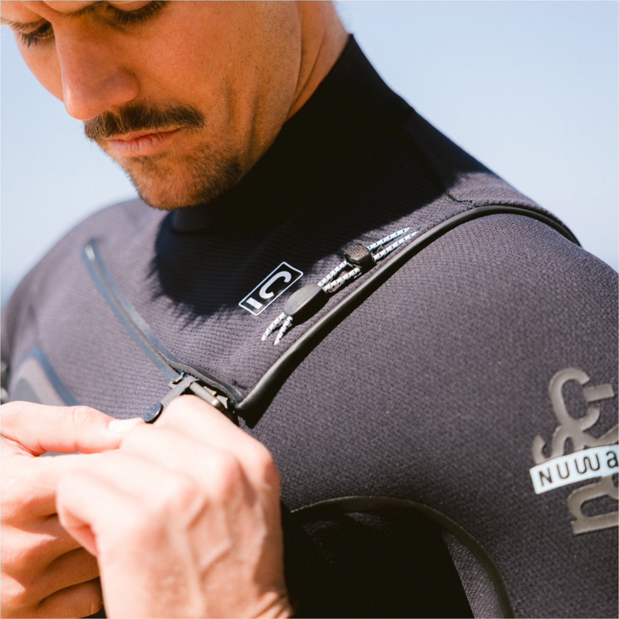 2026 C-Skins Mens Nuwave Wired 4/3mm Chest Zip Wetsuit CWI43MC - Meteor / Black / Blue